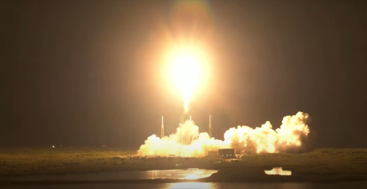 SpaceX запустила на&nbsp;орбиту рекордный полезный вес&nbsp;— 56&nbsp;спутников