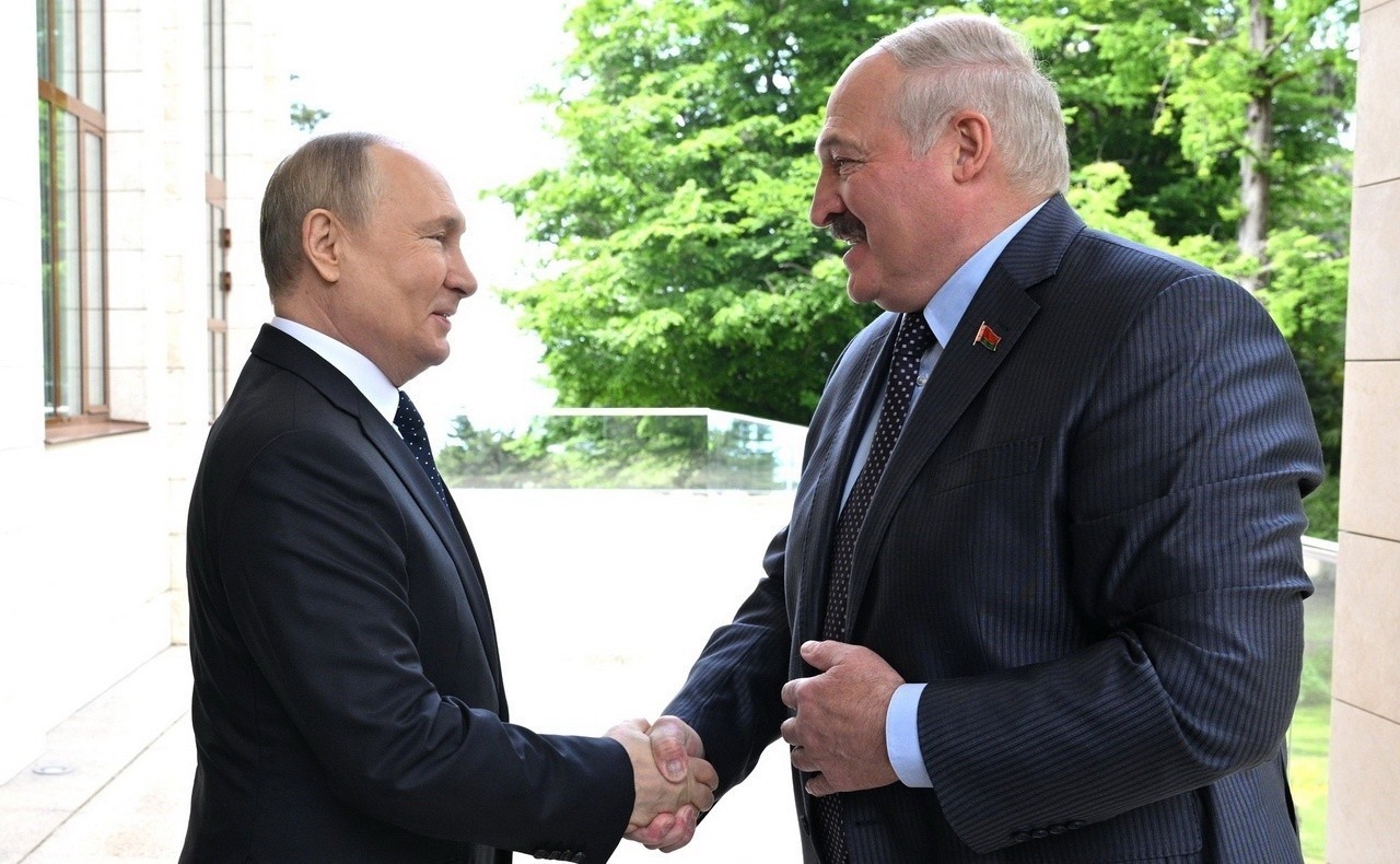 Путин: Россия разместит в Беларуси тактическое ядерное оружие