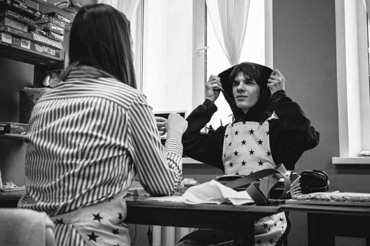 «Это Ваня, у&nbsp;него аутизм, простите, пожалуйста». Как живет мама, которая открыла в&nbsp;Минске мастерскую для взрослых с&nbsp;аутизмом