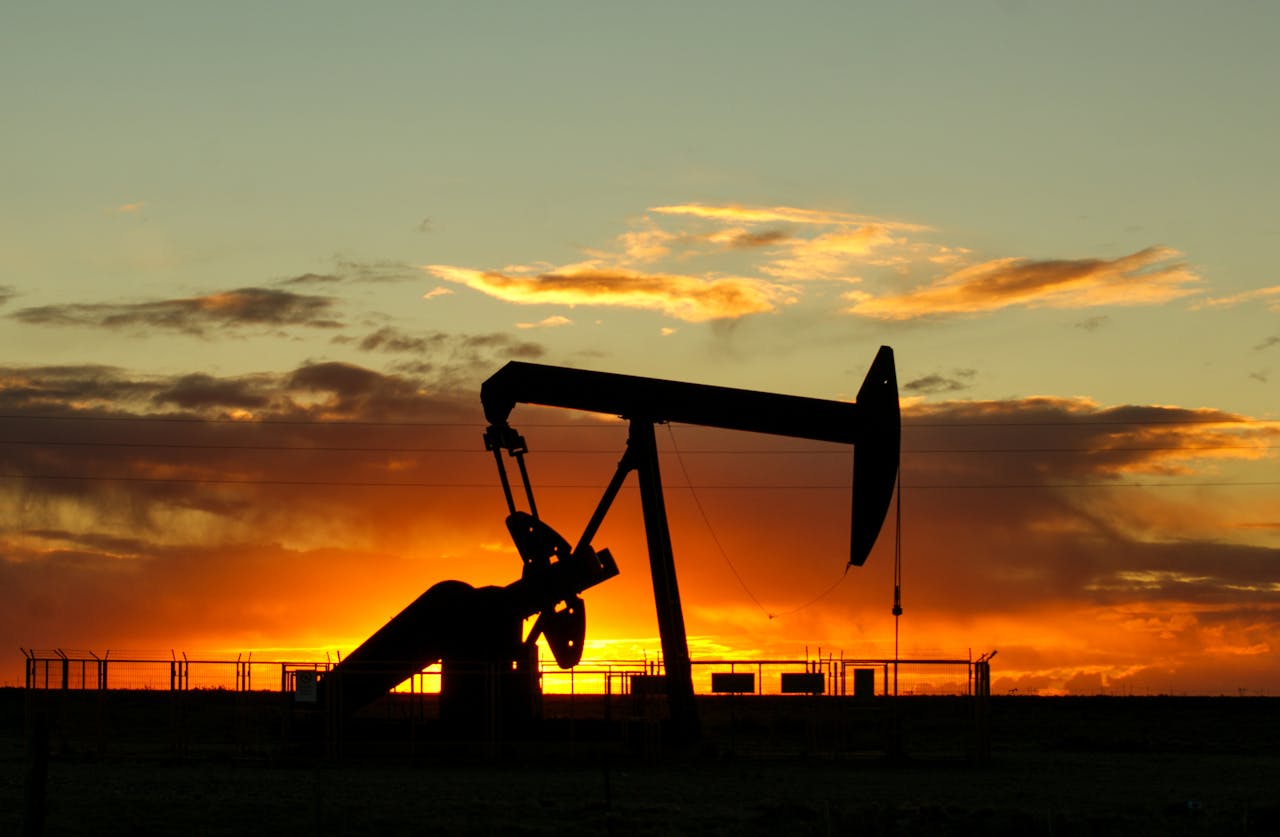 Цена нефти Brent упала дешевле $90 за баррель после новых угроз Трампа в адрес Ирана