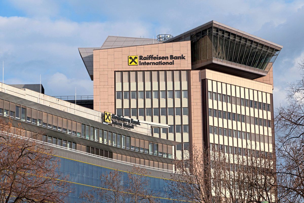 Raiffeisen Bank закрывает корреспондентские счета белорусских банков