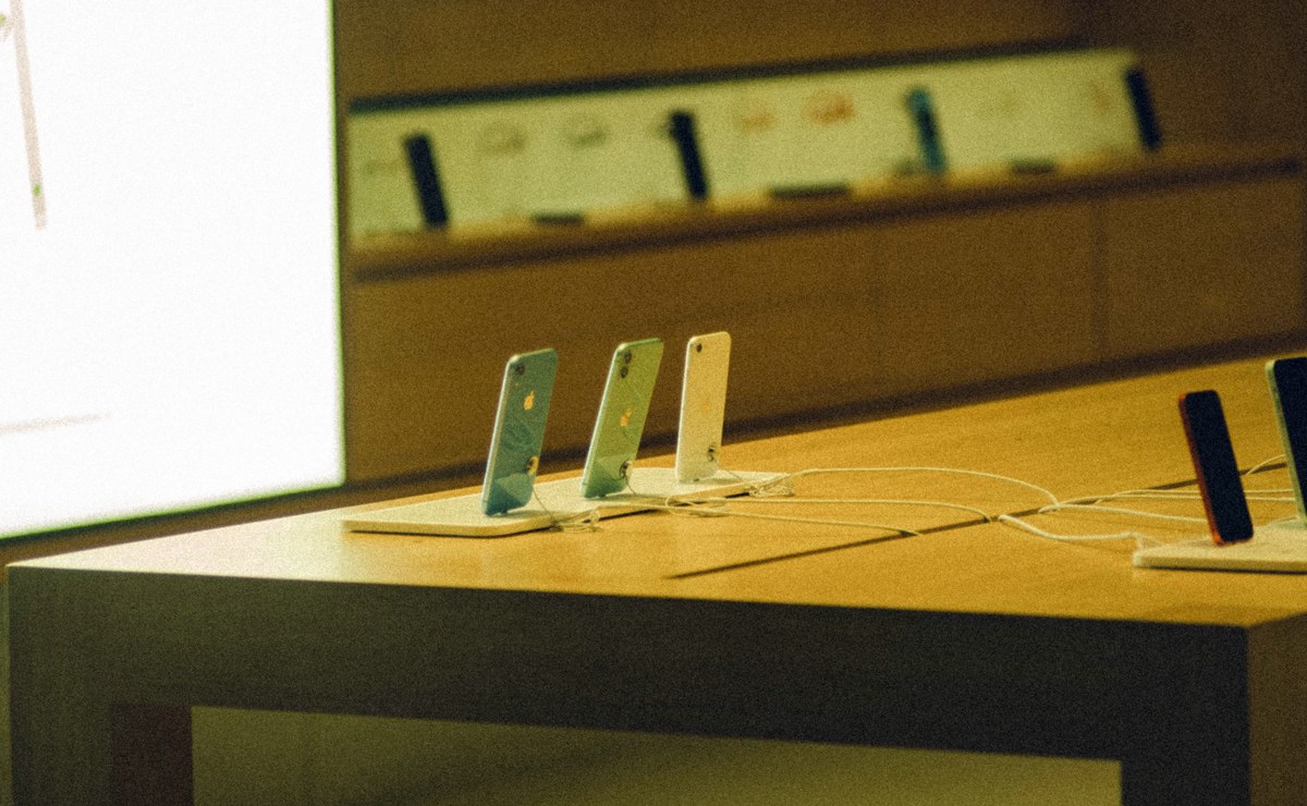 Какие iPhone сейчас есть в Беларуси и откуда их везут