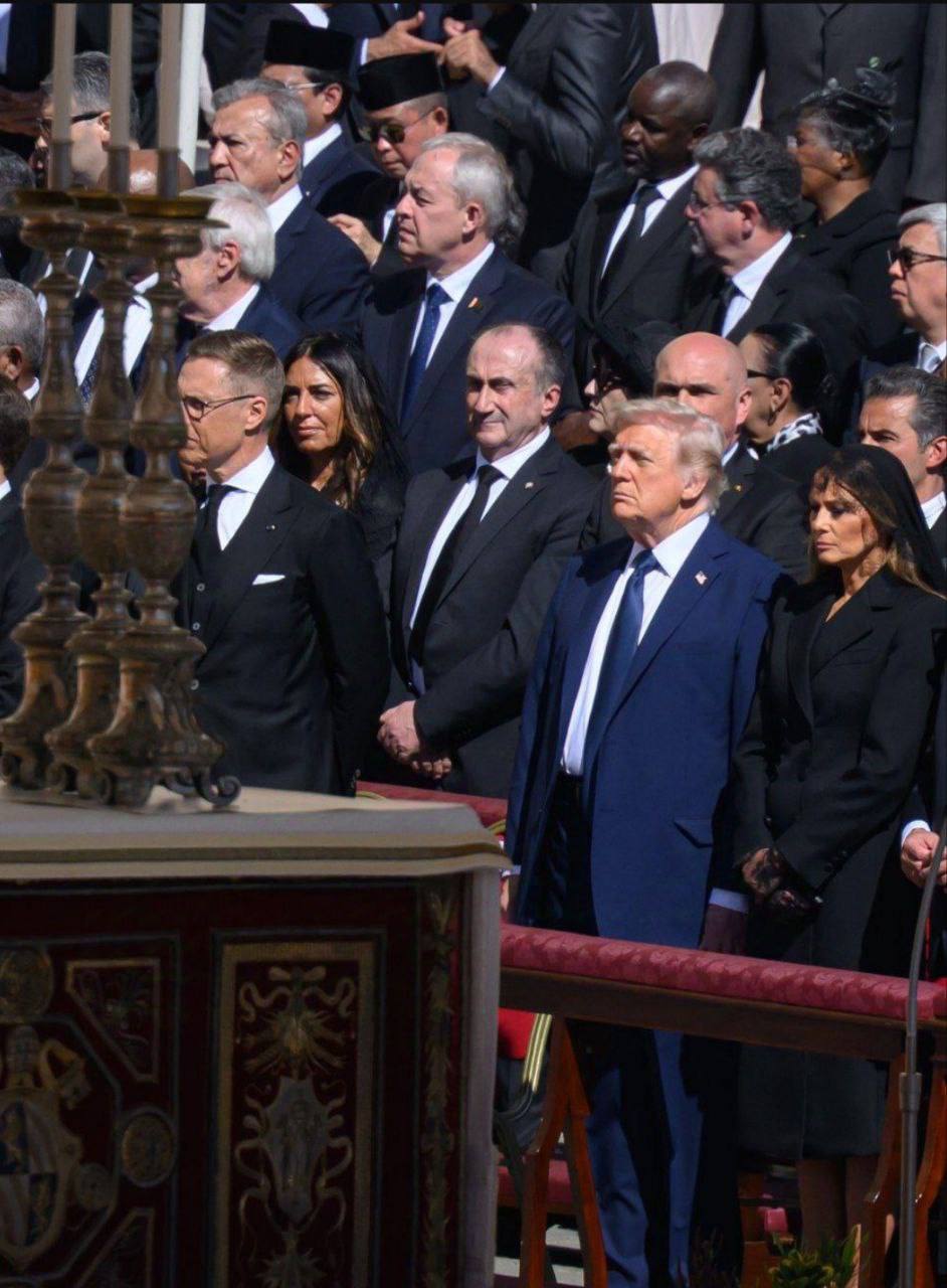 Ватикан нарушил протокол, чтобы Зеленский и&nbsp;Трамп были в&nbsp;одном ряду на&nbsp;похоронах папы римского
