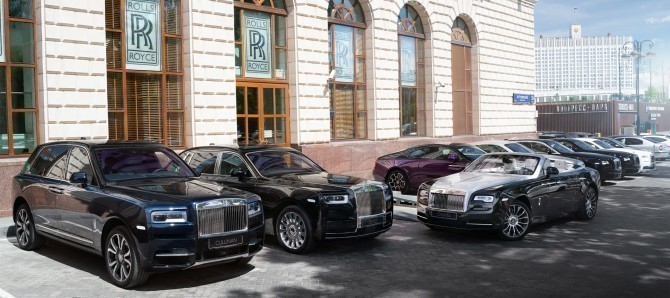 Продажи люксовых авто в России рухнули на 80%