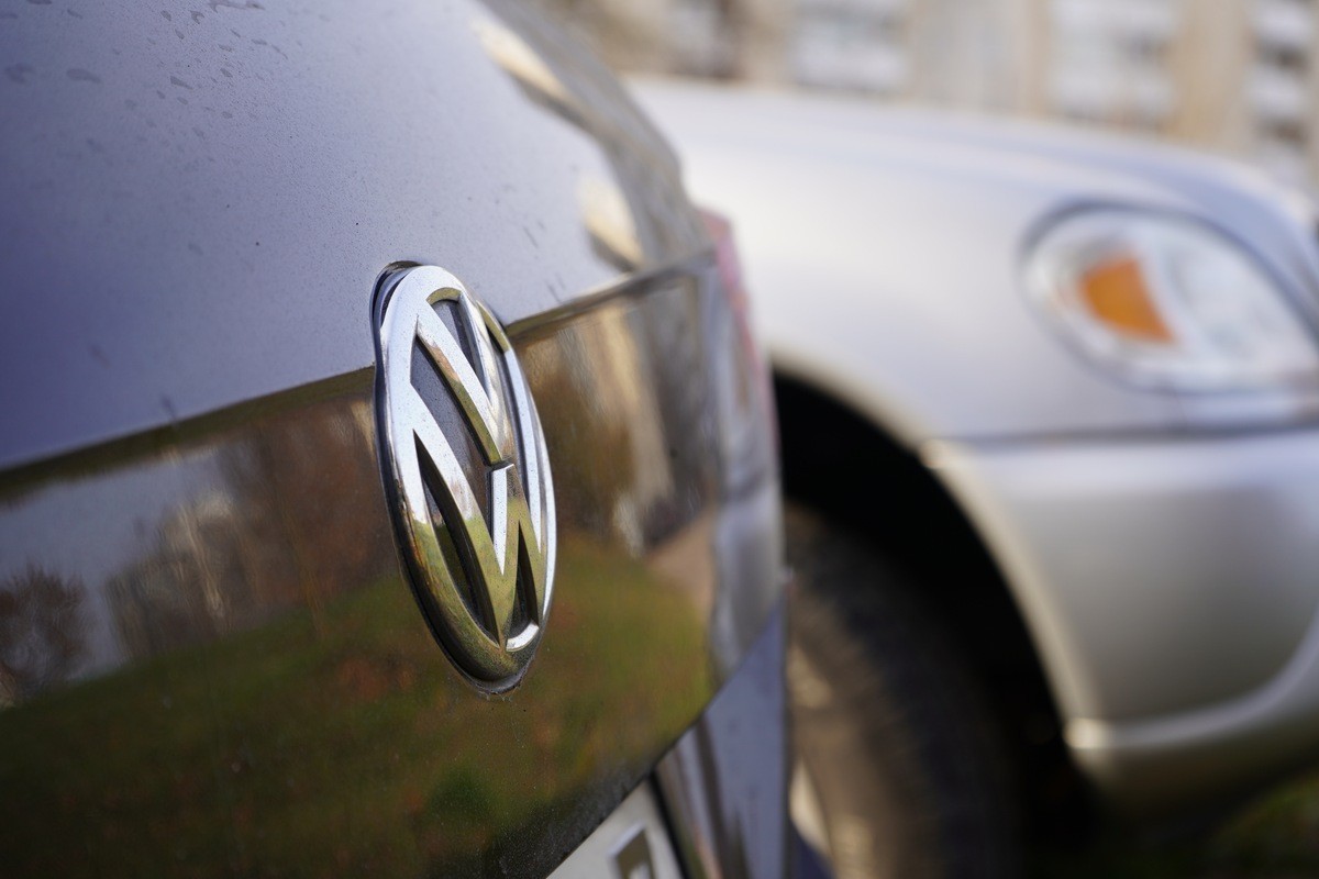 Volkswagen приостановит производство популярных моделей Golf и Tiguan. В чем причина