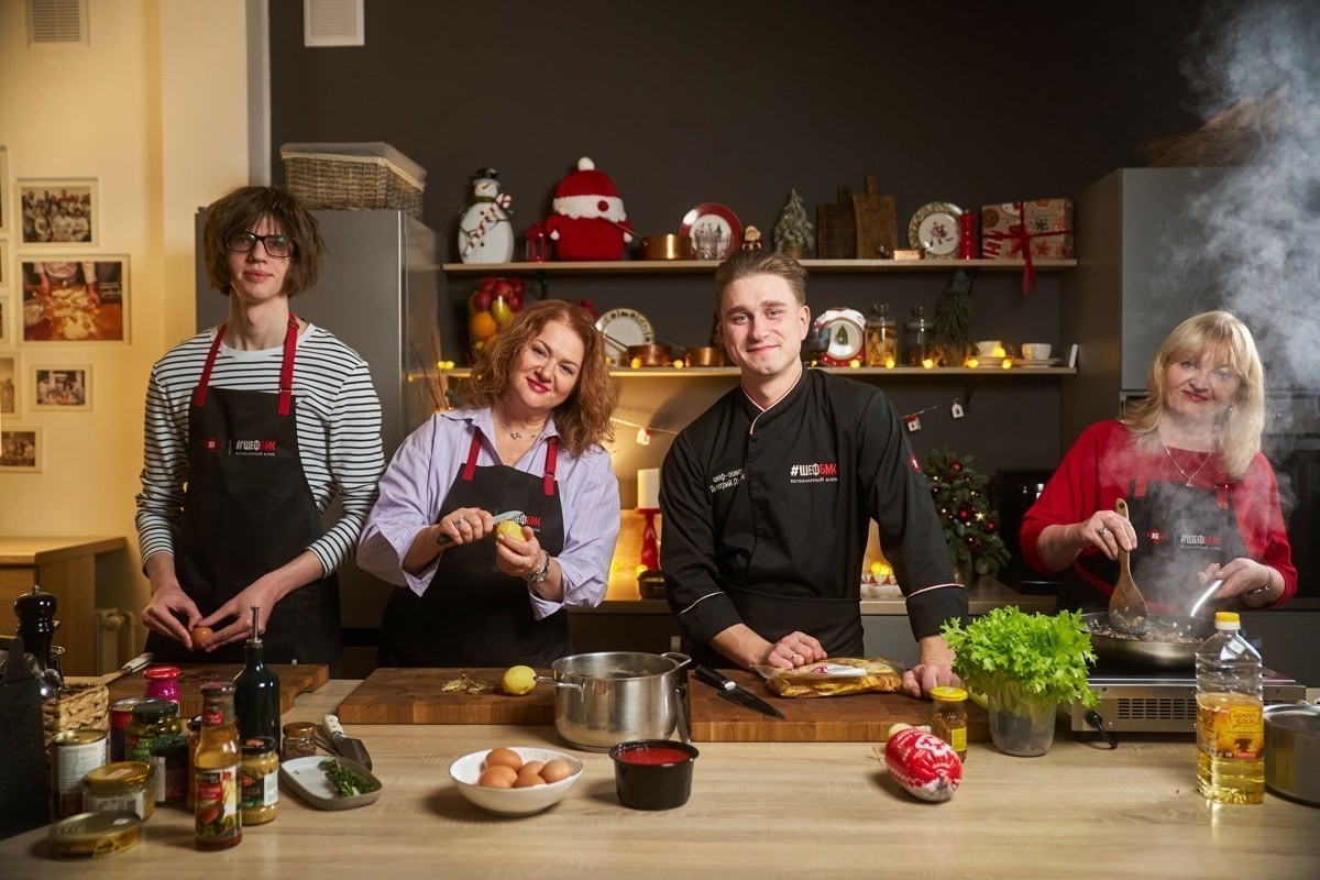 Удон, лазанья, «Оливье»&nbsp;— как накрыть новогодний стол, который объединит вкусы разных поколений