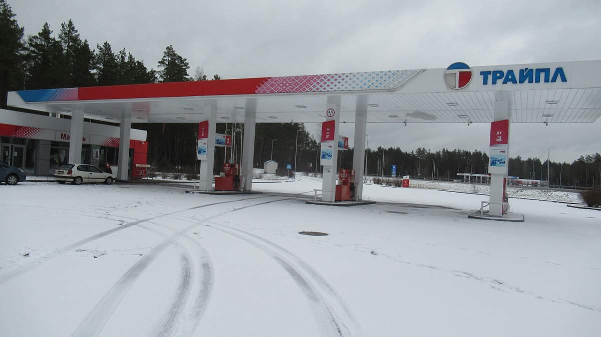 На трассе М-1 выставили на продажу две заправки «Трайпла»