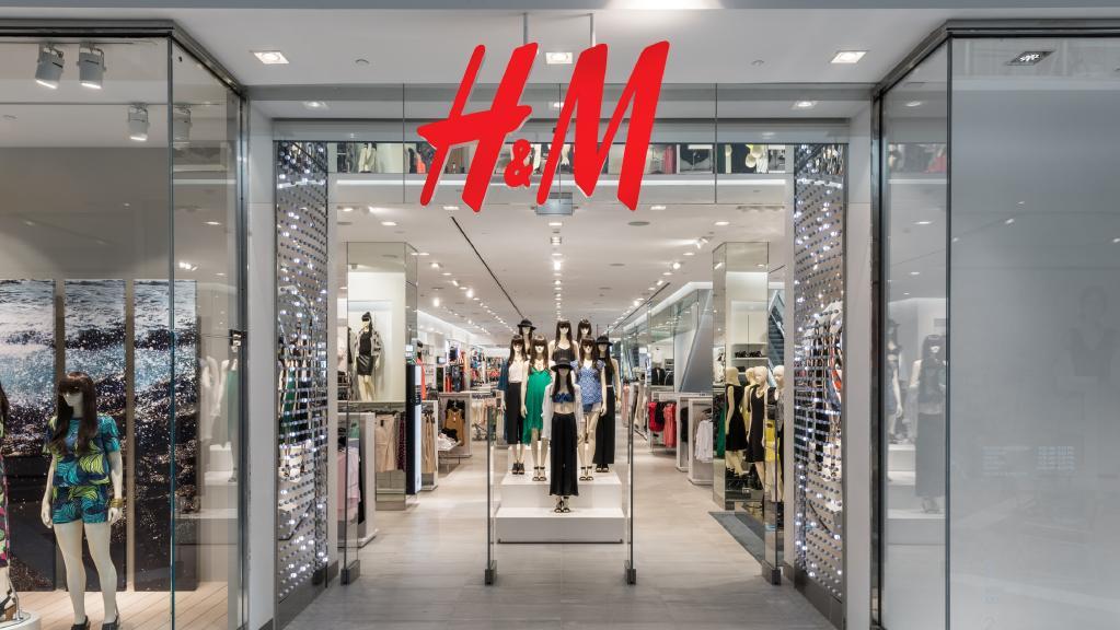 H&M продает через интернет-магазины уже треть ассортимента