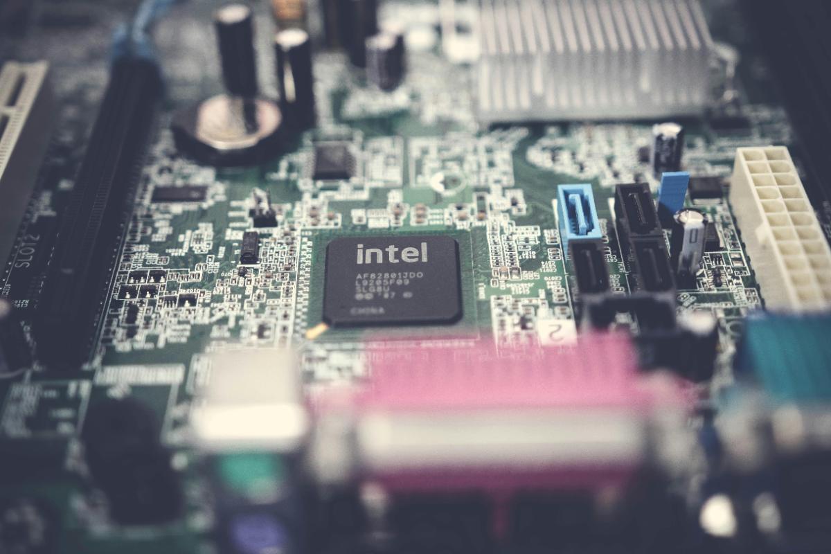 Intel сократит каждого пятого сотрудника