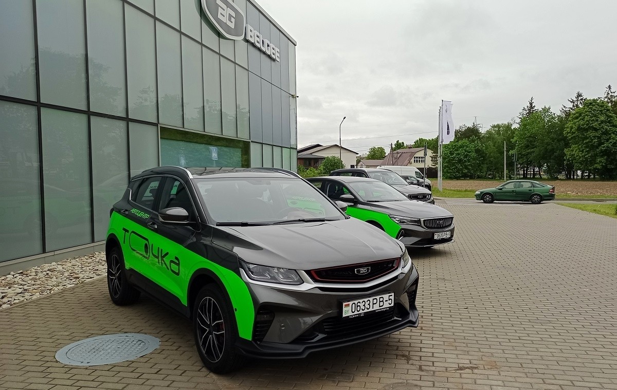 В Минске прошла премьера электромобиля Geely EX-5 белорусской сборки. Узнали, сколько стоит