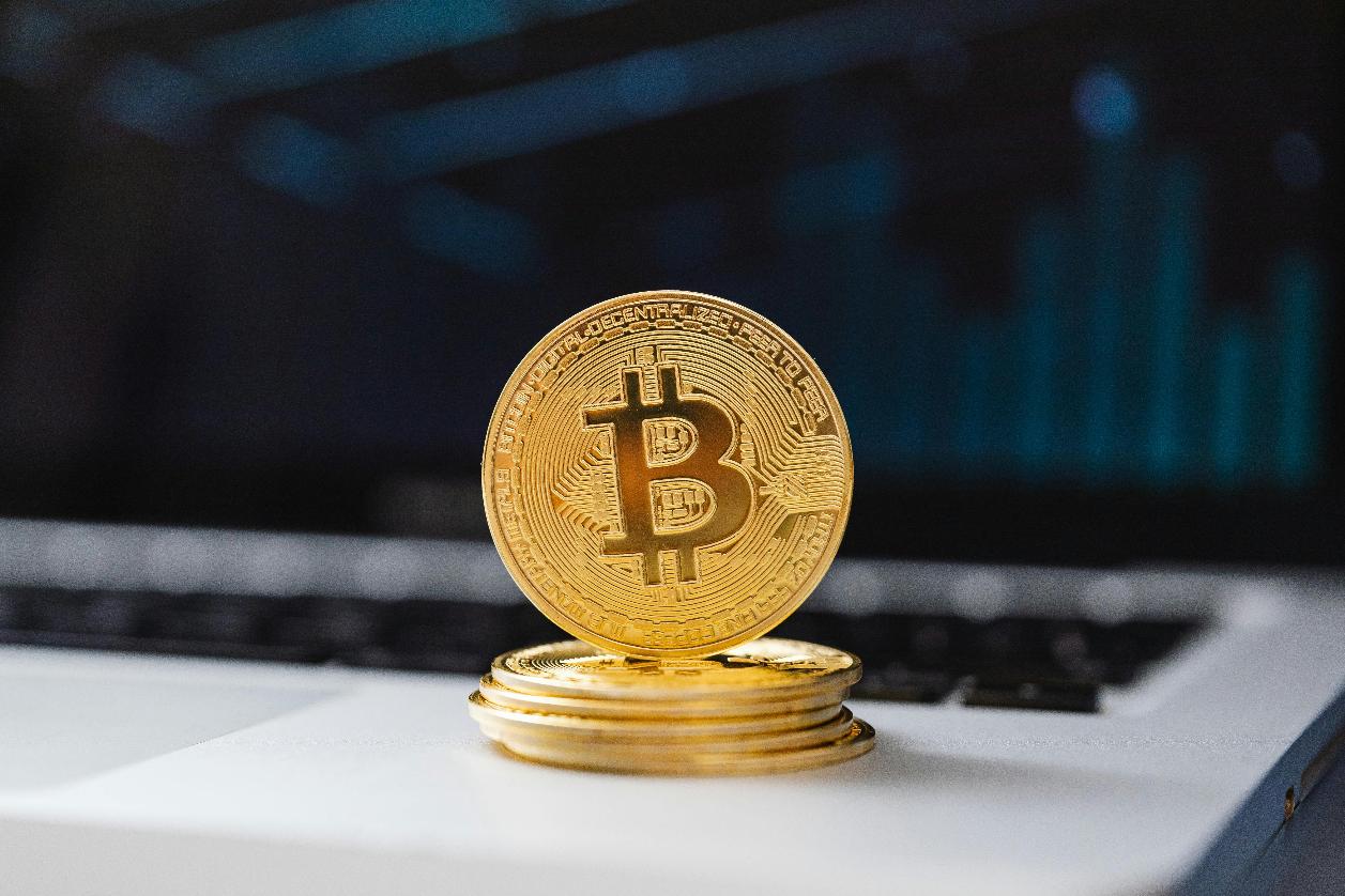 За день инвесторы вывели из биткоин-ETF рекордные $564 млн. Что происходит