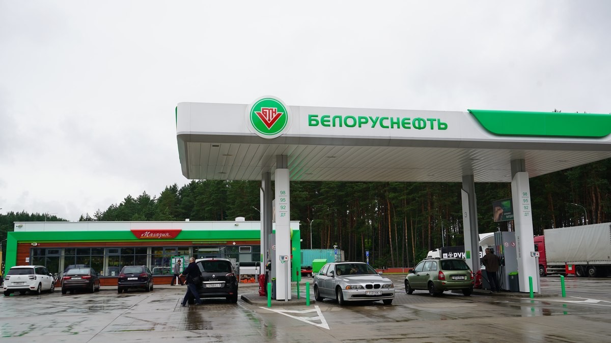Проверки АЗС, новый налог для богатых и&nbsp;бомберы из&nbsp;советских покрывал&nbsp;— неделя за&nbsp;три минуты
