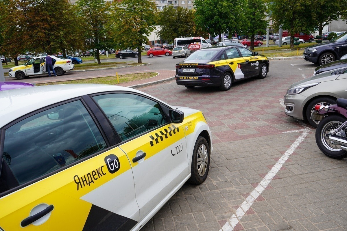 Дешевле будет? В «Яндекса Go» рассказали, что происходит с ценами на такси в Беларуси
