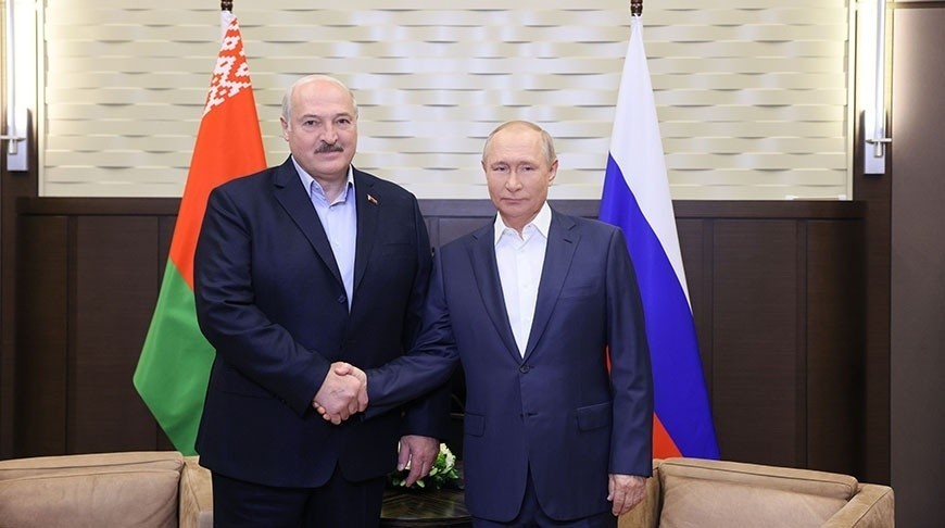 «Это будет не&nbsp;одна тысяча человек». Лукашенко поручил разместить в&nbsp;Беларуси российских военных