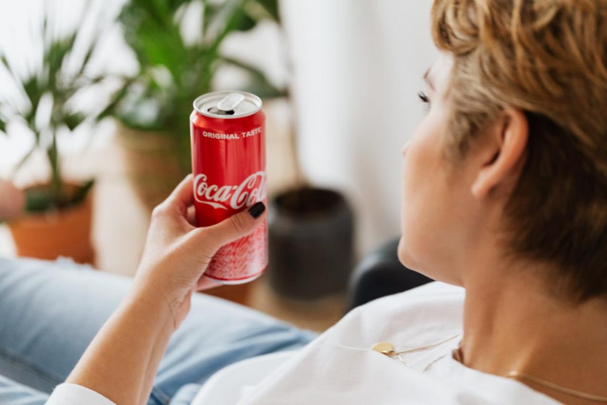Под Смоленском обнаружили подпольный цех Coca-Cola. На этикетках писали, что газировка из Беларуси