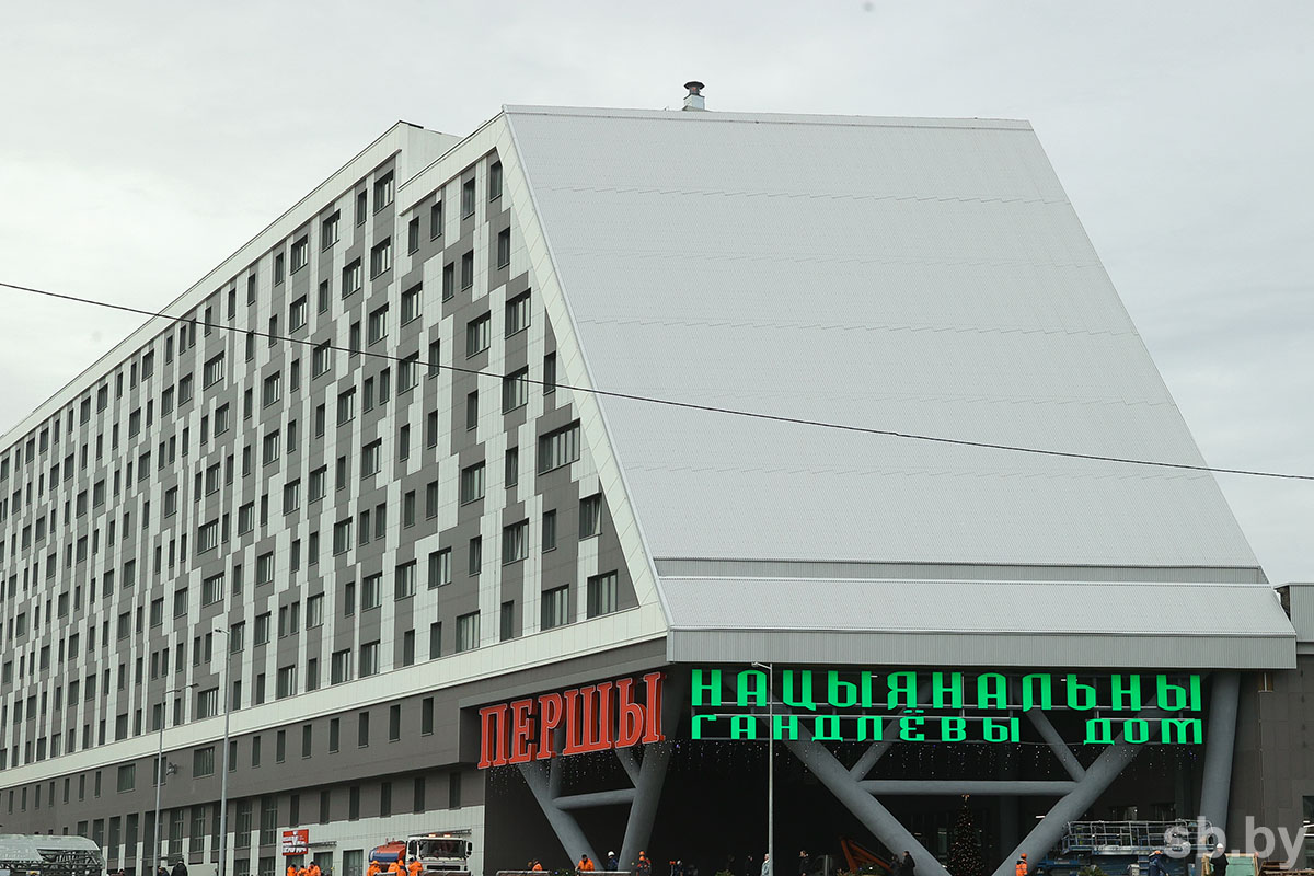 Лукашенко предложил строить белорусские торговые центры в городах России