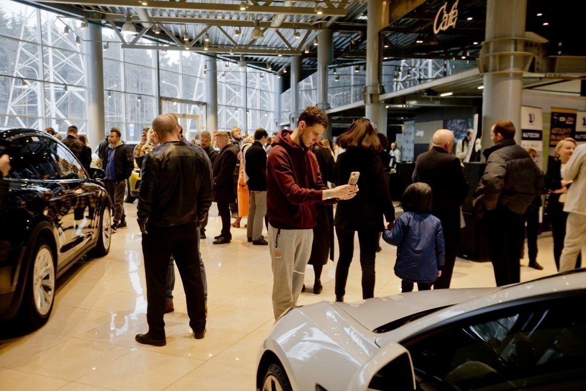 «Tesla&nbsp;— самые сексуальные автомобили в&nbsp;мире»: в&nbsp;Минске прошел 1-й фестиваль электромобилей Green Day