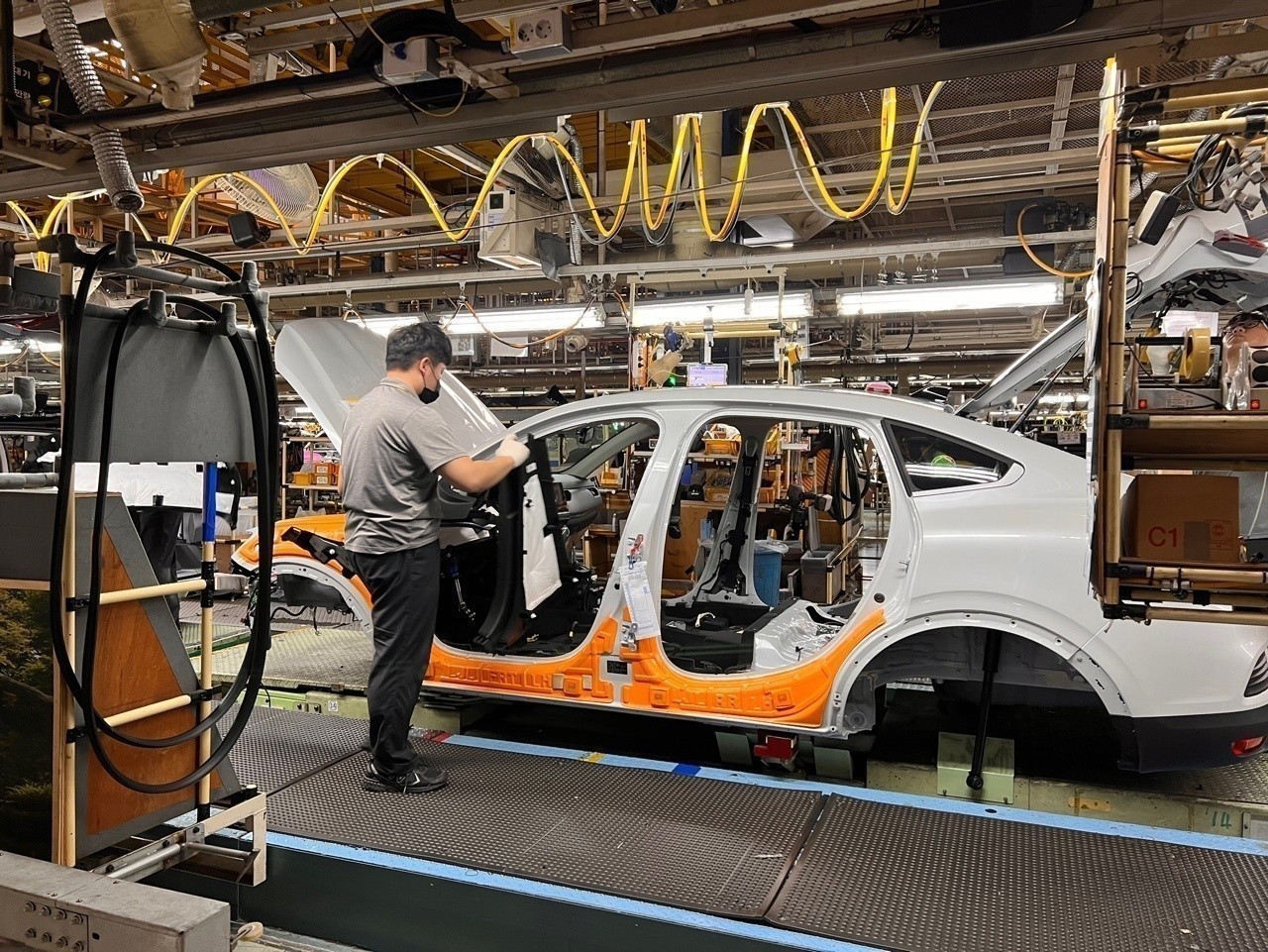 Последний из европейцев? Renault удалось привезти кроссовер Koleos, но будут ли еще поставки