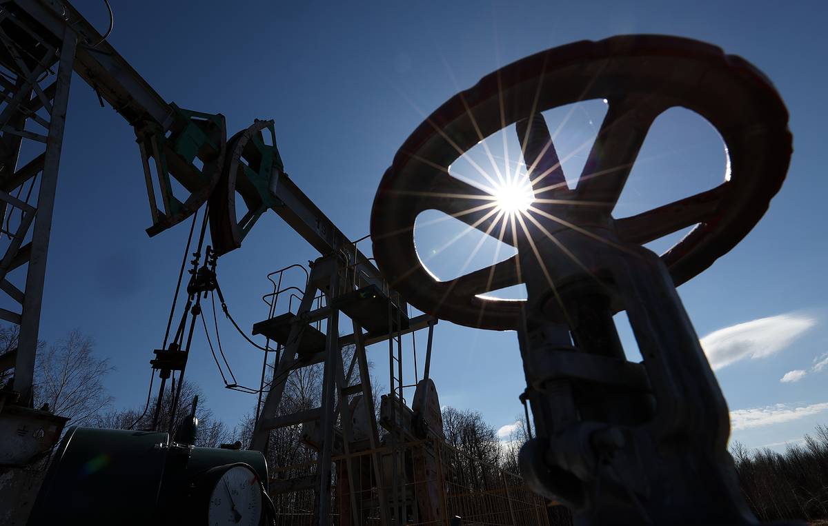Российская нефть с начала апреля подешевела более чем на 15%