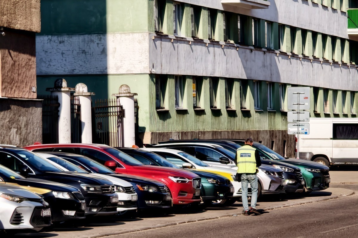 От поиска парковок до борьбы с «автохламом». В Минске создадут единый онлайн-сервис для водителей