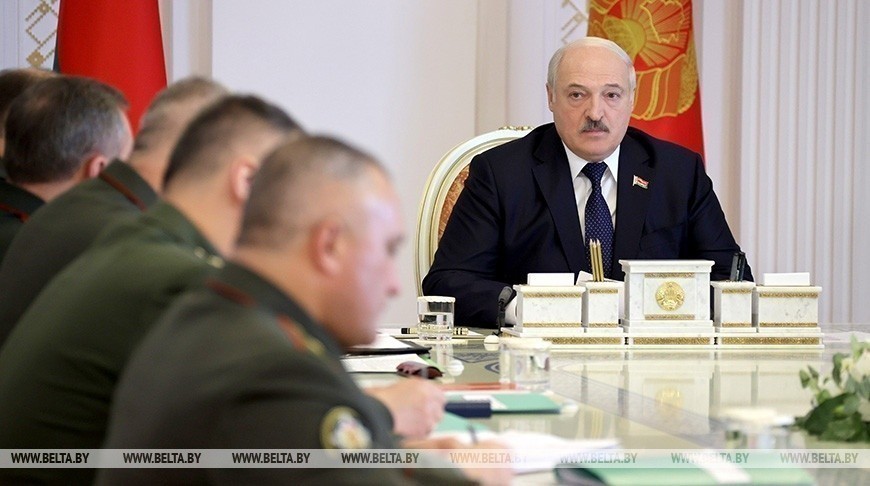 «Это будет не&nbsp;одна тысяча человек». Лукашенко поручил разместить в&nbsp;Беларуси российских военных