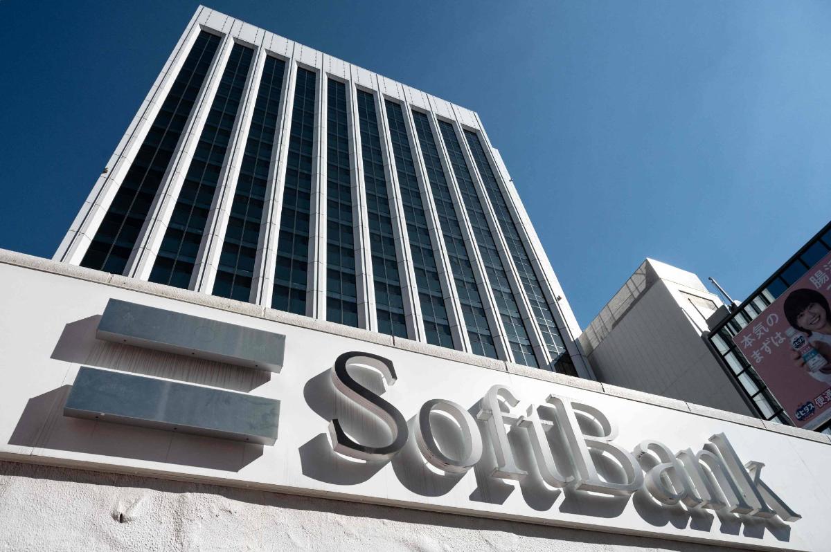 SoftBank хочет потратить $1 трлн в разработку ИИ в США