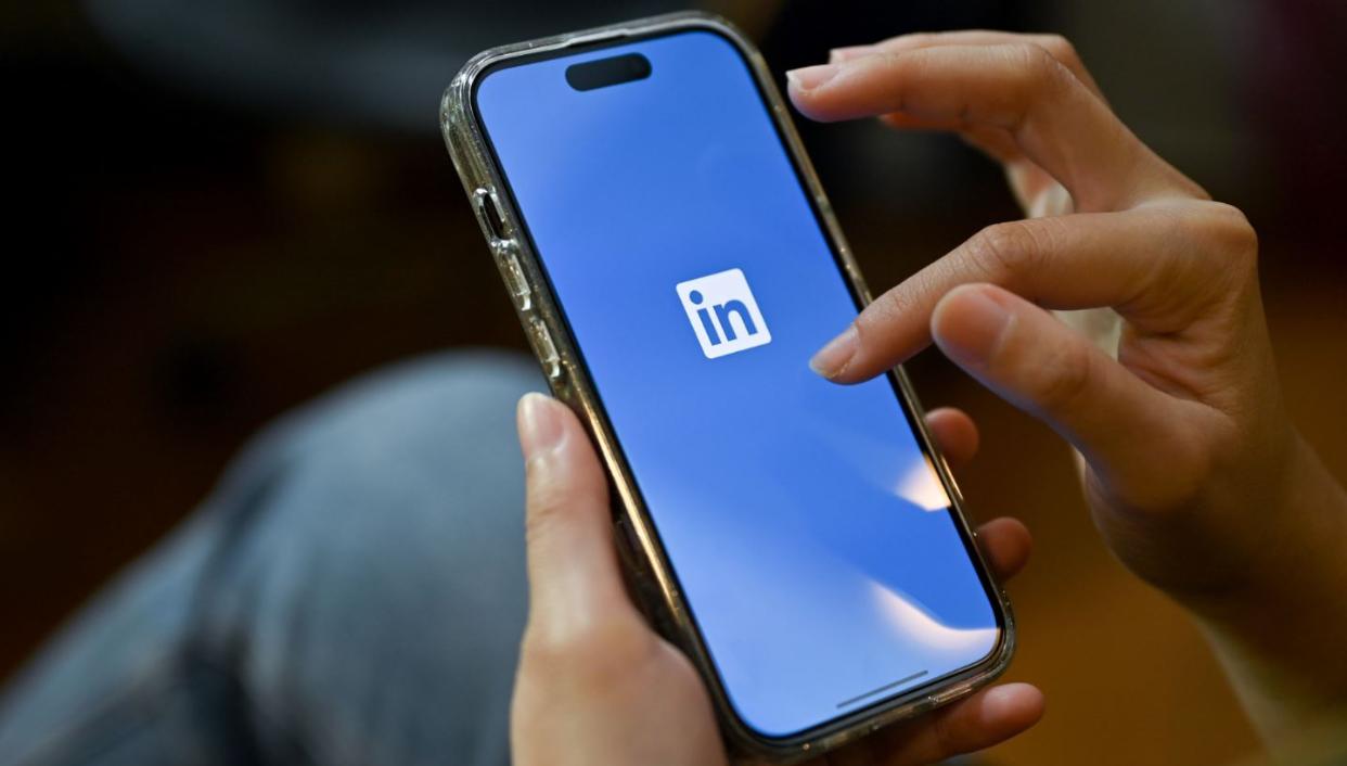 Число пользователей соцсети LinkedIn превысило 1 млрд. Причем здесь ИИ-коуч