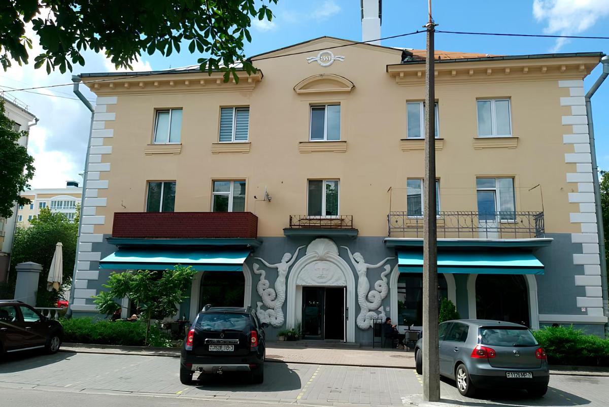 В Минске заработало кафе в «доме с русалками». Его закрывали в конце августа из-за жалоб