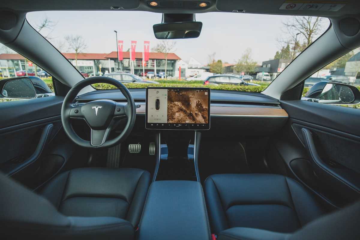 Автопилот довел Tesla до&nbsp;суда