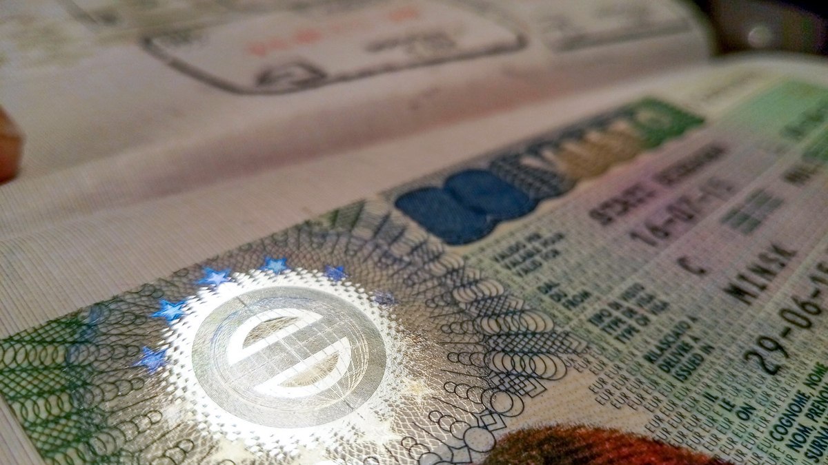 Еврокомиссия потребовала от&nbsp;Венгрии обосновать разрешения на&nbsp;упрощенный въезд в&nbsp;ЕС белорусам