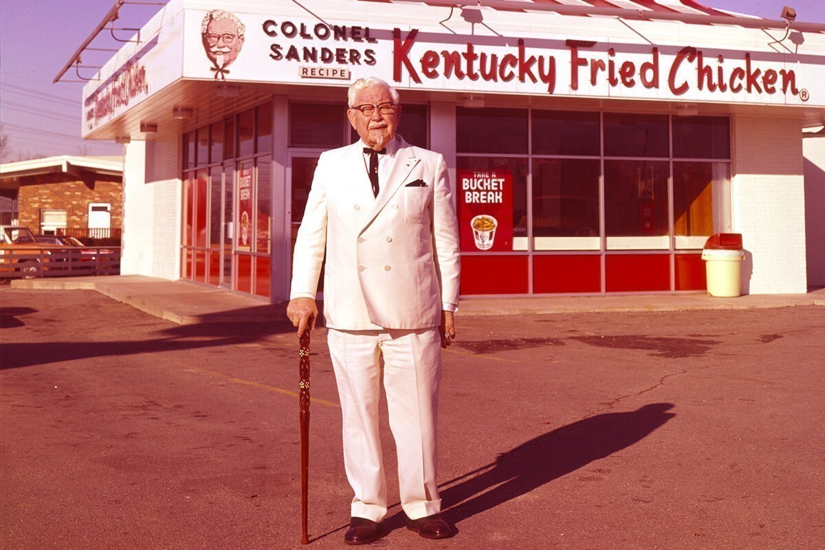 История успеха: как сеть KFC за 10 лет изменила рынок фастфуда в Беларуси 