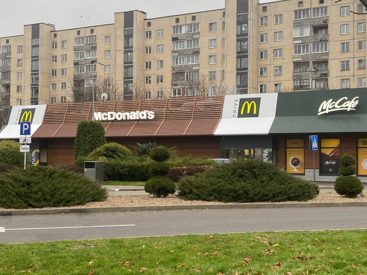 В&nbsp;Минске начали снимать вывески с&nbsp;ресторанов McDonald’s