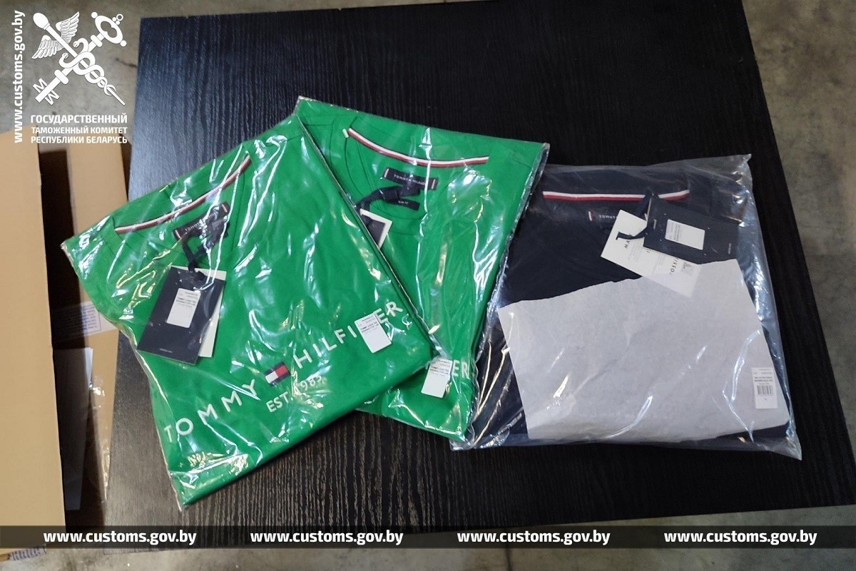 Таможня не пропустила в Беларусь партию одежды от Tommy Hilfiger и Calvin Klein