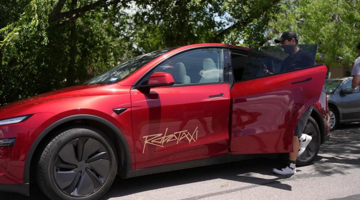 Всего за день после запуска роботакси компания Tesla подорожала на $80 млрд