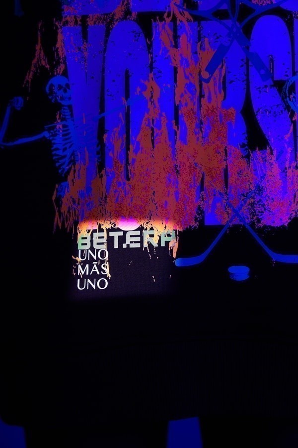 Неон и дерзкие ретро-принты: Betera x Uno Mas Uno выпустили лимитированную коллекцию одежды 