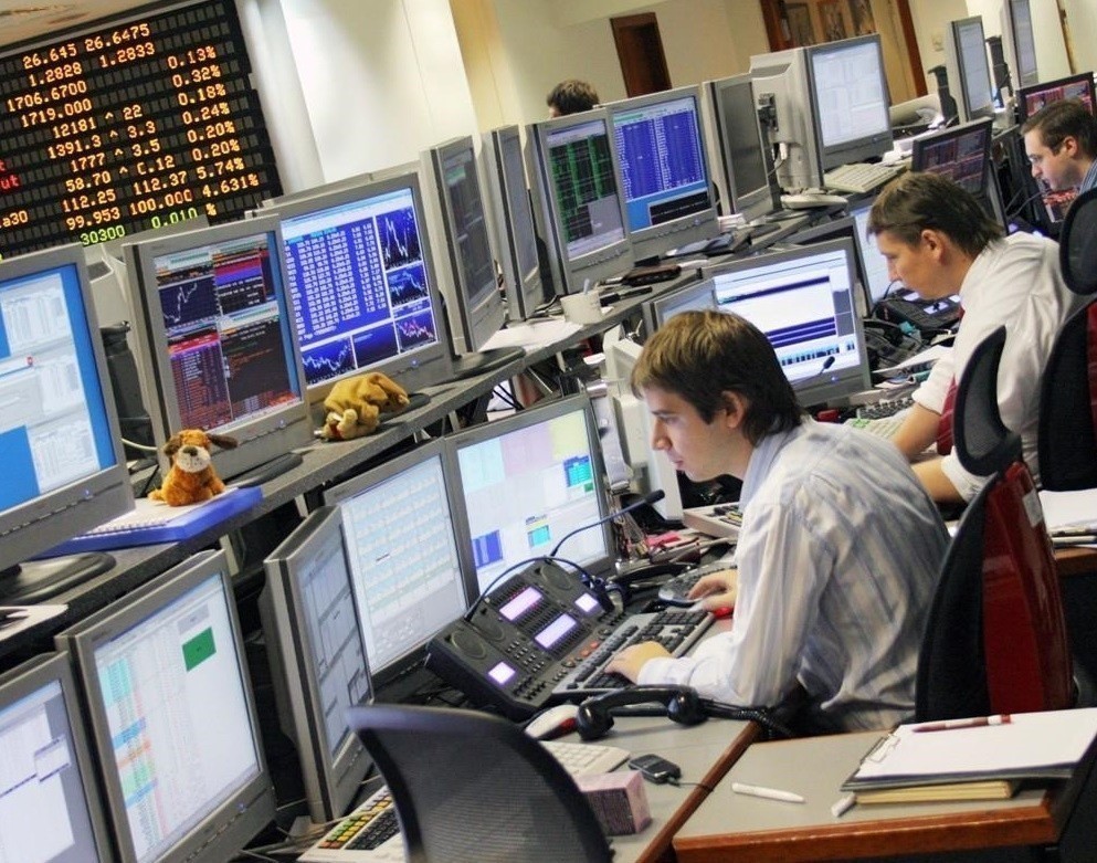 Биржевая торговля ценными бумагами в&nbsp;июле выросла почти на&nbsp;10%