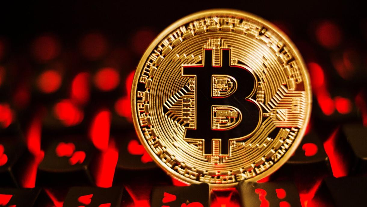 Криптовалюта дешевеет из-за переноса рассмотрения заявок на биткоин-фонды