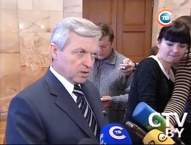 «По&nbsp;пятьсот», запрет на&nbsp;увольнения и&nbsp;льготы для бизнеса. Что принес Беларуси 2012-й&nbsp;— год Дракона