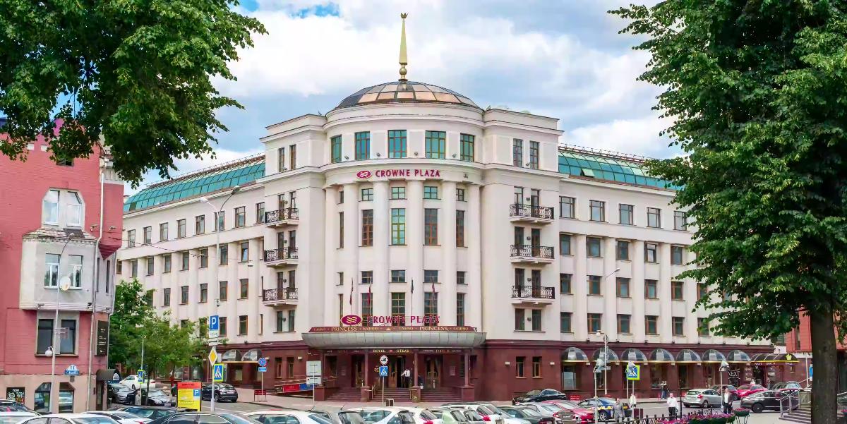 Из-за чего закрылась легендарная гостиница Crowne Plaza в центре Минска 
