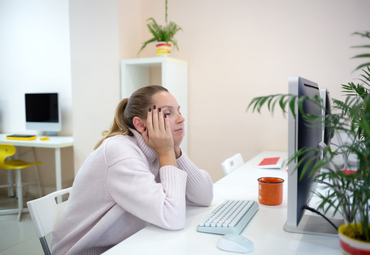 Почему мы все время ноем из-за плохой работы и маленькой зарплаты? Узнали мнение психолога