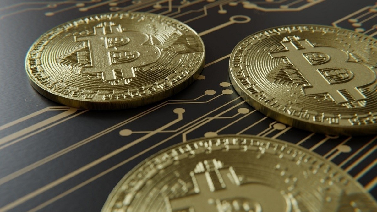 После рекорда биткоин подешевел на $5 тыс.