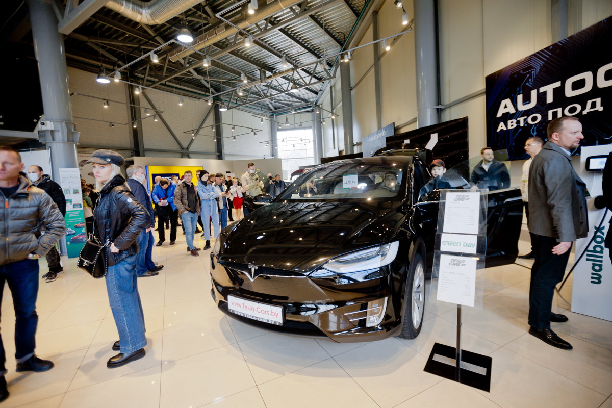 «Tesla&nbsp;— самые сексуальные автомобили в&nbsp;мире»: в&nbsp;Минске прошел 1-й фестиваль электромобилей Green Day