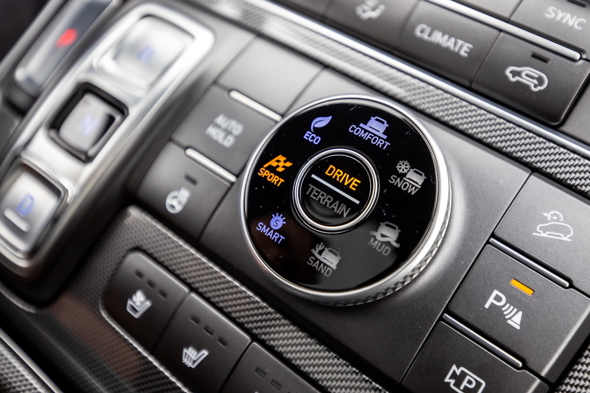 Hyundai Santa&nbsp;Fe: мощное сочетание традиций и&nbsp;новаций при расходе 6&nbsp;л на&nbsp;«сотню»