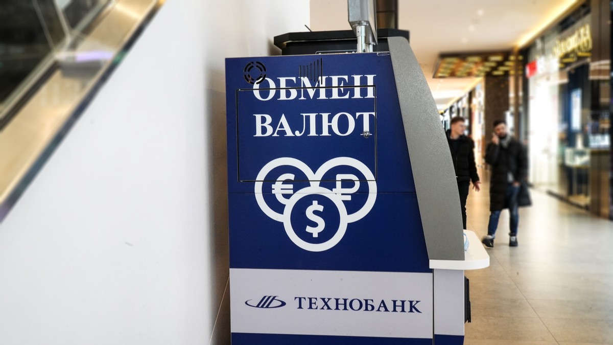 Белорусы в&nbsp;сентябре снова больше продавали валюту, чем покупали