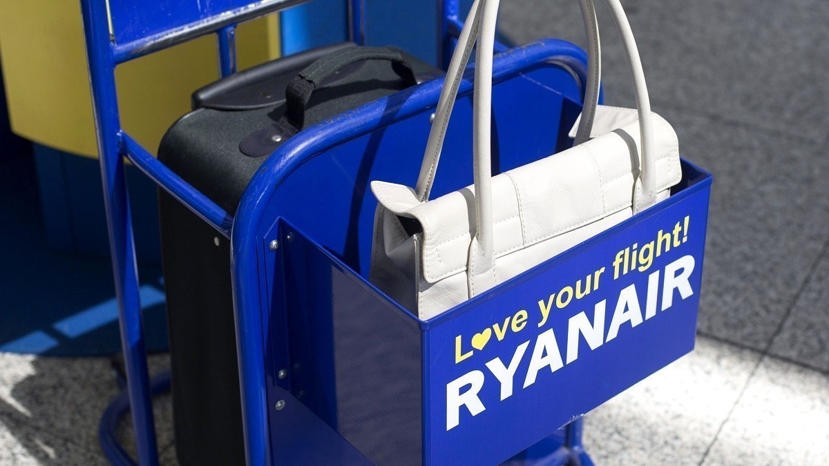 Ryanair увеличила размер бесплатной ручной клади для пассажиров из-за новых правил ЕС