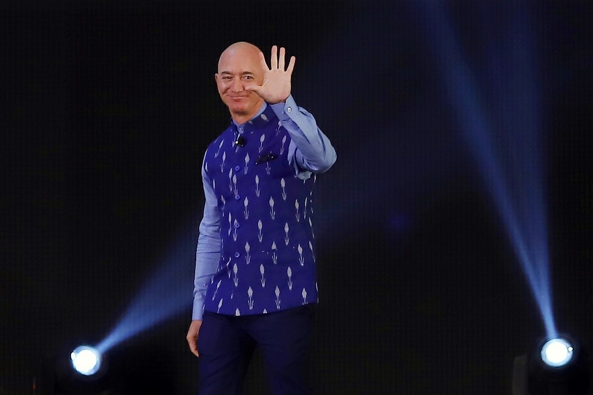 Джефф Безос вызвал недоумение аналитиков, купив всего одну акцию Amazon