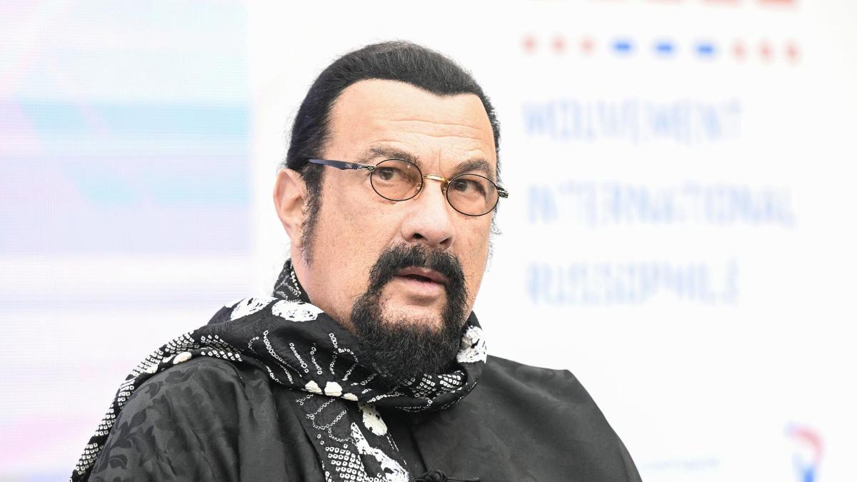 Стивен Сигал сворачивает свой бизнес в России 