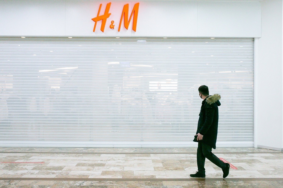Логистическая компания требует от H&M более $2,5 млн компенсации за уход из России