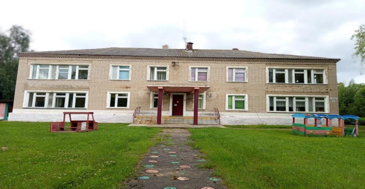 В Гродненской области сутки шли торги за здание старого детсада. Что в итоге?