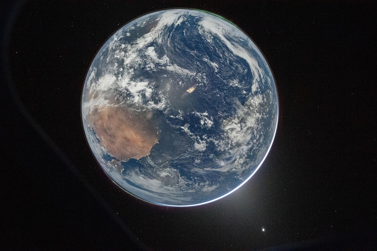 NASA опубликовало уникальное фото Земли с корабля Orion